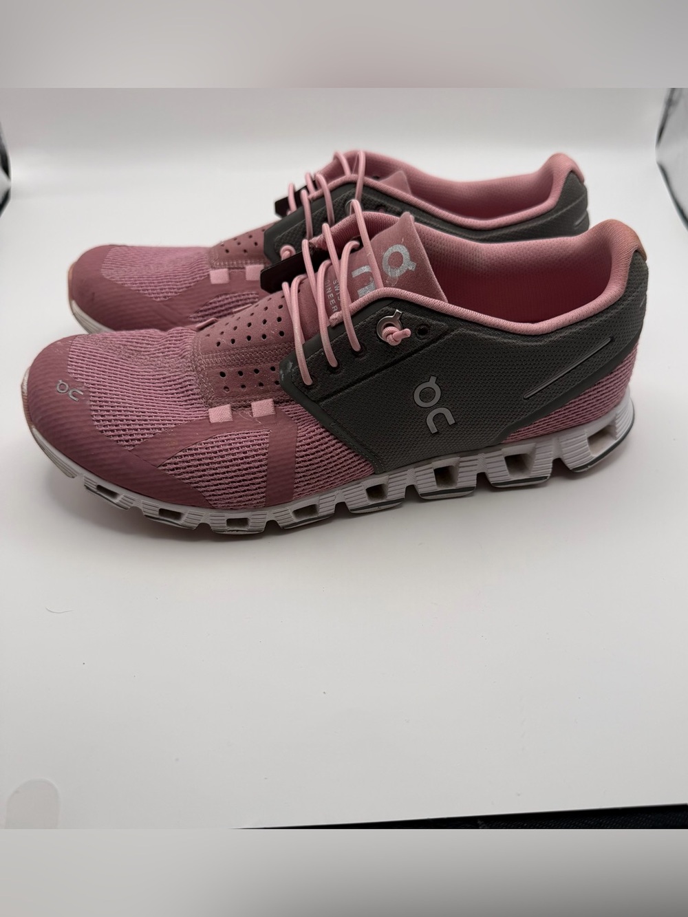 On Running Women's Dusty Rose and Charcoal Cloud Running Shoes - Picture 7 of 12